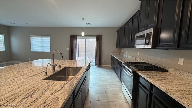 Building Photo - 6943 Denio Island St