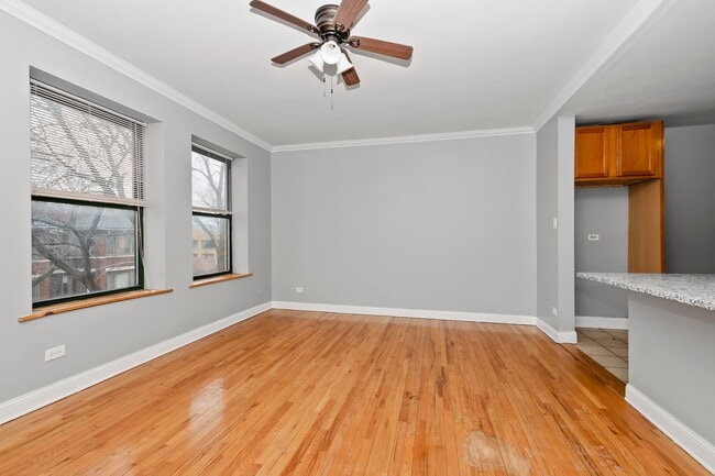 Building Photo - Spacious 2 Bedroom in South Shore