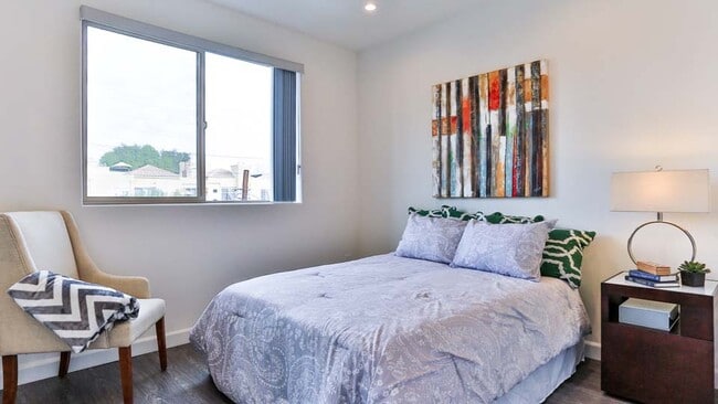 Building Photo - 4354 Teesdale Ave