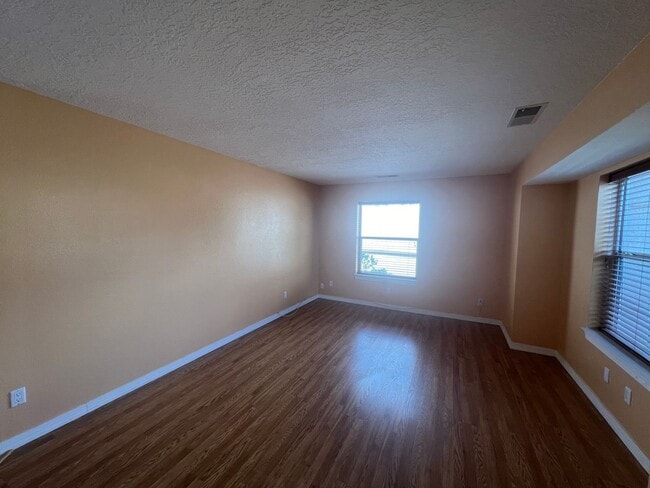 Building Photo - 3 Bedroom Home Available in Tanoan Near Ac...