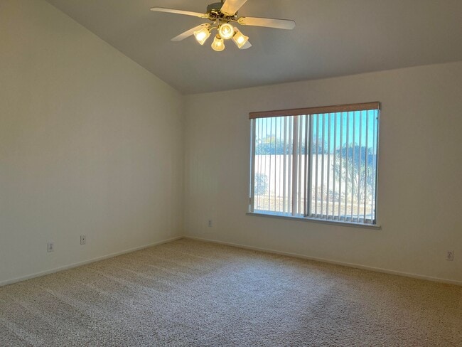 Building Photo - 686 Millbrook St