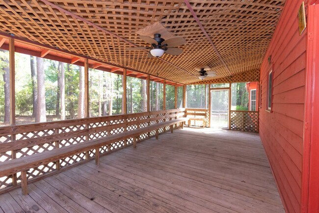 Building Photo - $300 off the first month's rent on a 12 month approved lease