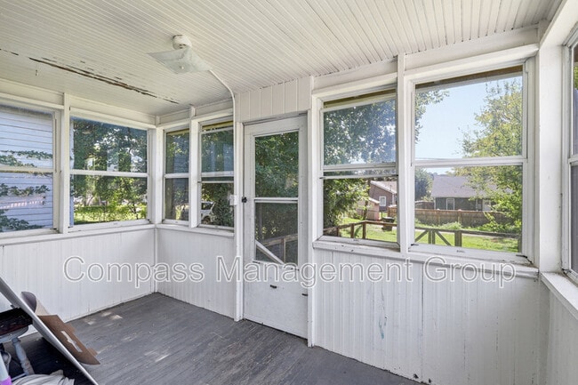 Building Photo - 424 E Burwell Ave