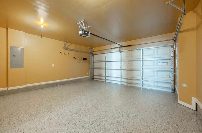 Building Photo - 337 Roche Dr