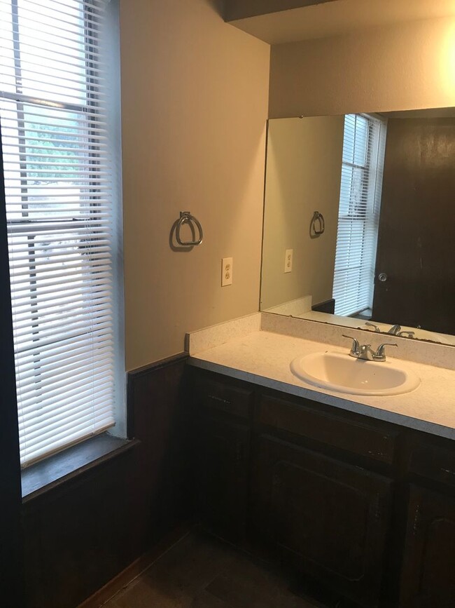 Building Photo - Edmond Home Ready for Occupancy