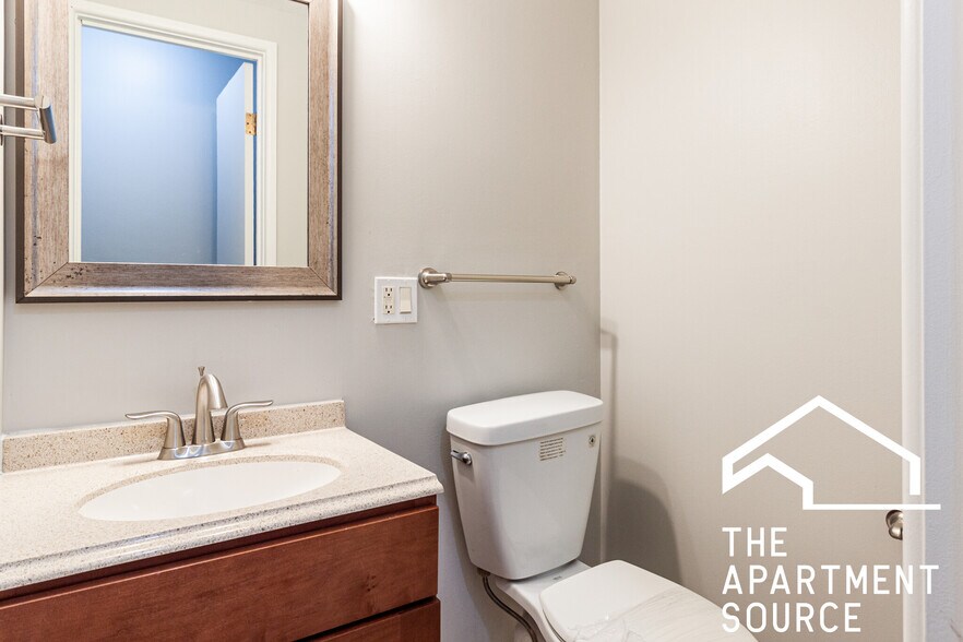 Building Photo - 744 W Gordon Ter