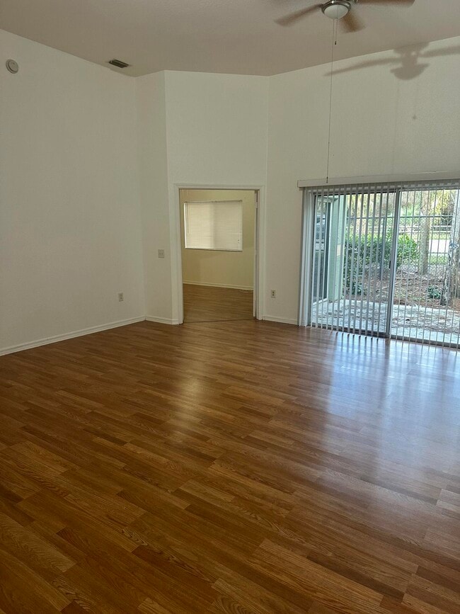 Building Photo - 220 Crestwood Cir