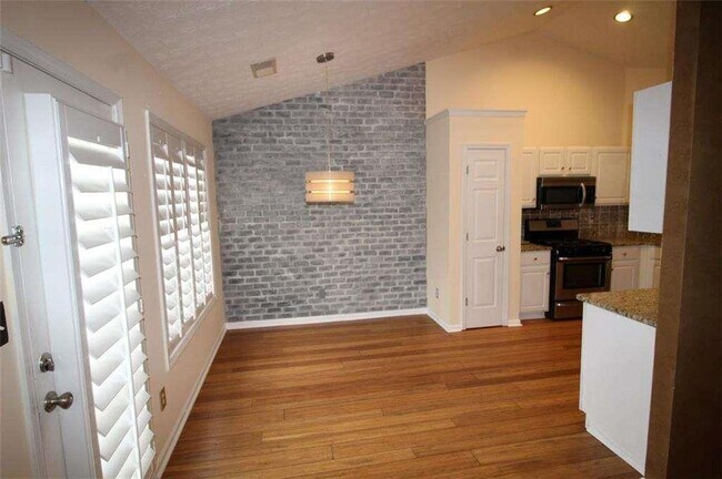 Building Photo - 1975 Heatherton Rd