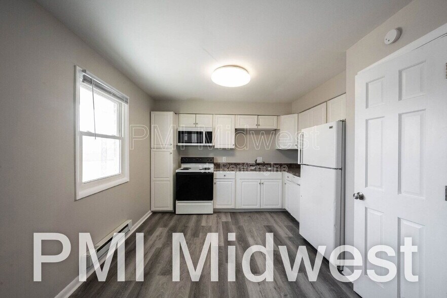 Building Photo - 140 Maple Park Dr