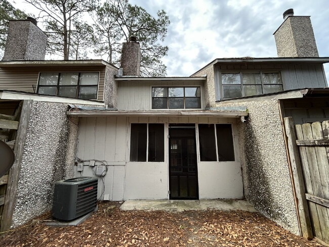 Building Photo - Townhouse For Rent