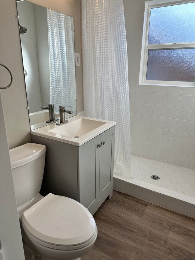 Building Photo - Darling remodeled 5 bedroom 2 bathroom home in the heart of Ogden