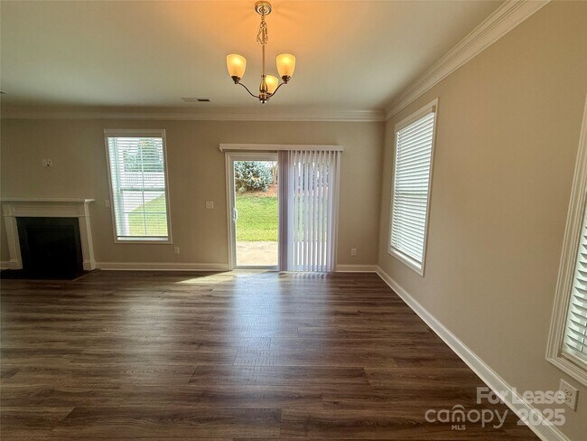 Building Photo - 106 E Americana Dr