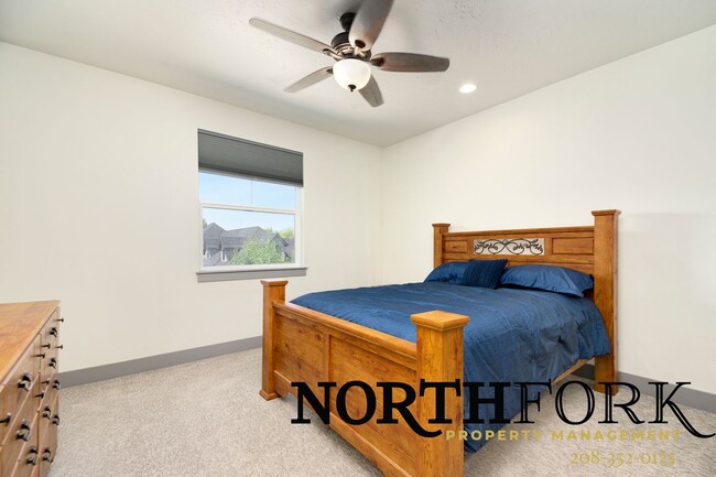 Building Photo - Fully Furnished North End Apartment - Avai...