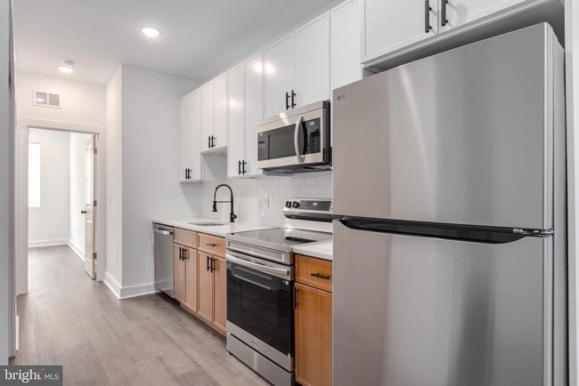 Building Photo - 927 N 42nd St