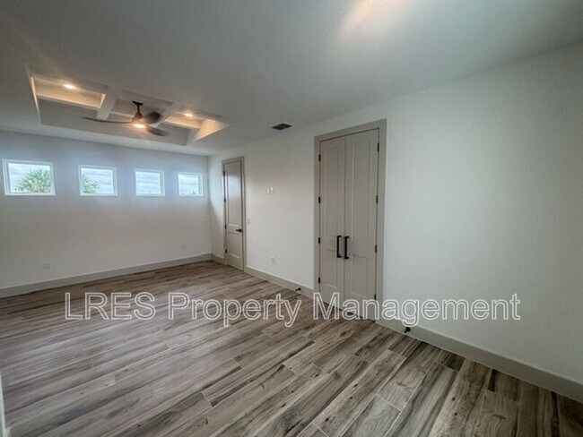 Building Photo - 722 Ellwood Ave
