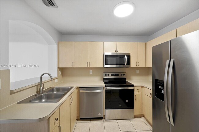 Building Photo - 642 SW 106th Ave