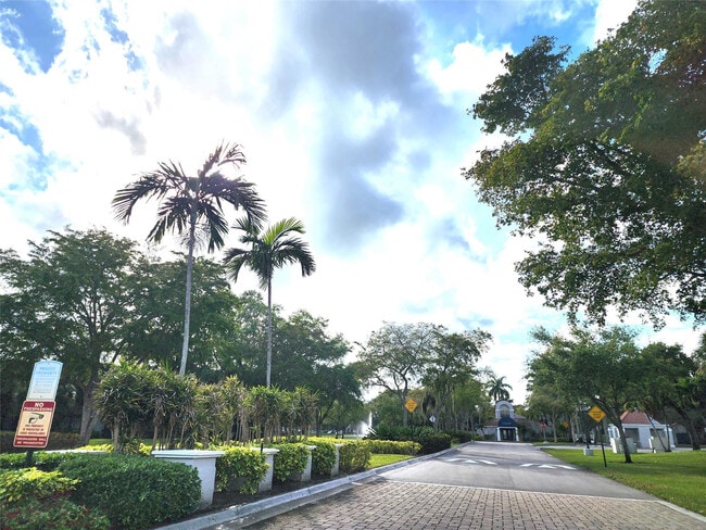 Building Photo - 651 Lyons Rd