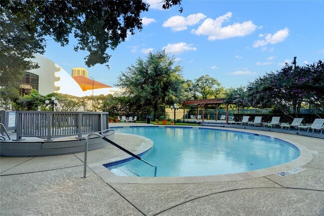 Building Photo - 1400 Hermann Dr