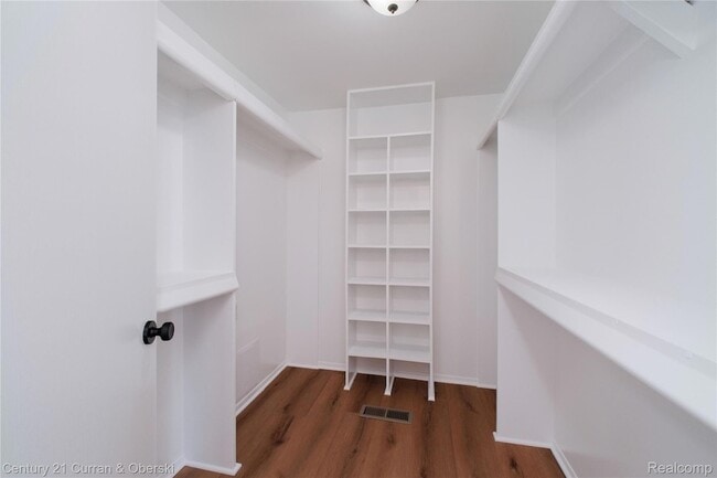 Building Photo - 1083 N Livernois Rd