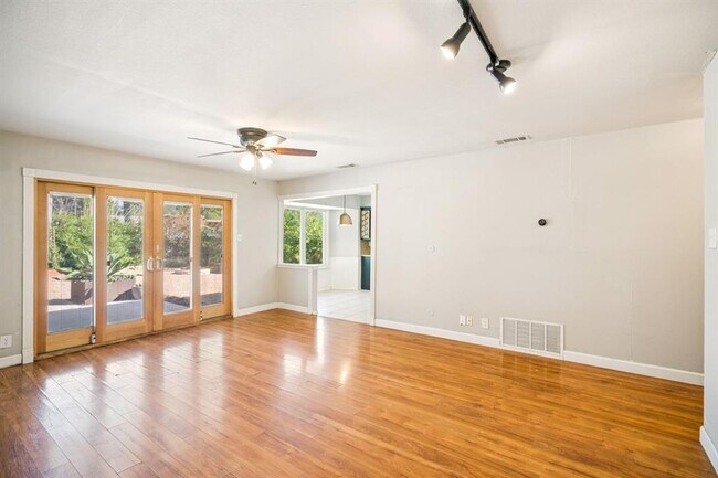 Building Photo - 10010 Quail Hutch Dr