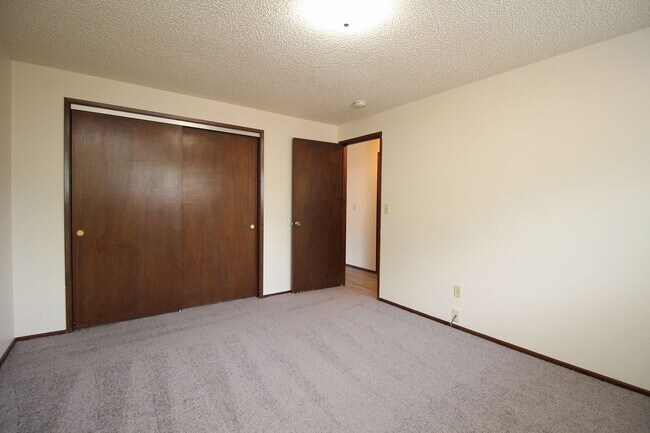 Building Photo - 2639-2639 SE 119th Ave