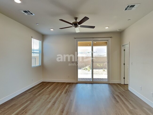 Building Photo - 854 English Primrose St