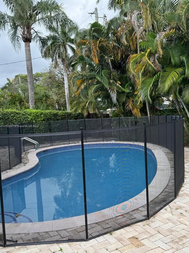 Building Photo - 3 bedroom in Hollywood FL 33020