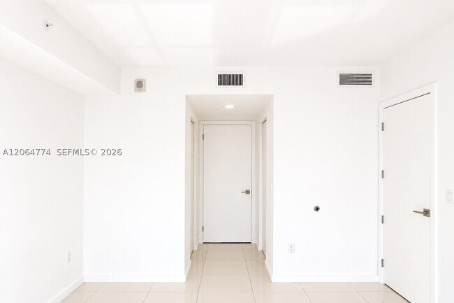 Building Photo - 5252 Paseo Blvd