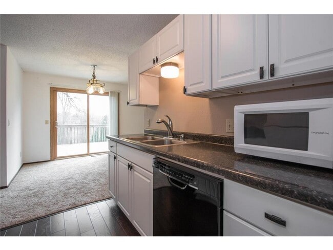 Building Photo - 15303 Trillium Cir