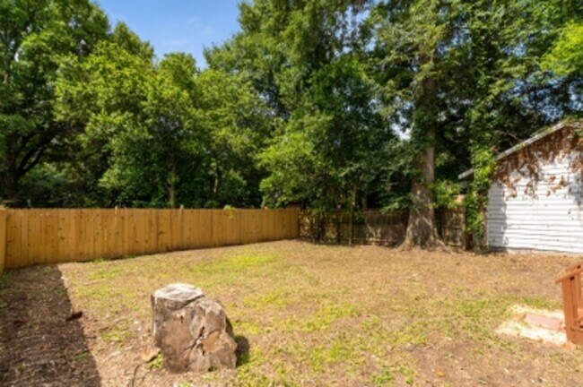 Building Photo - 1 Bedroom Duplex COMPLETELY UPDATED with D...