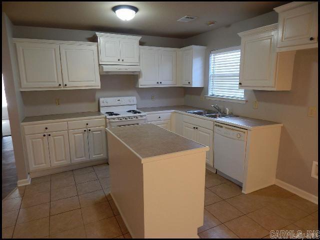Building Photo - 521 Wisteria Dr