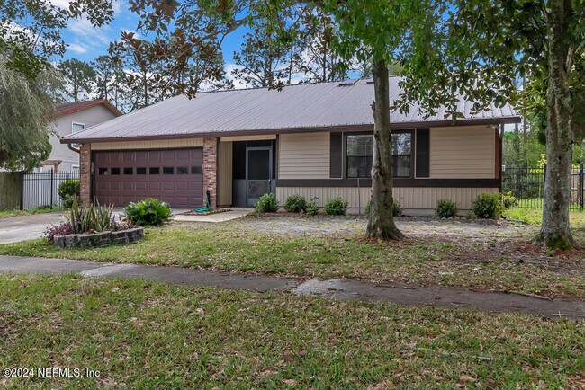 Primary Photo - 4518 Crosstie Rd N