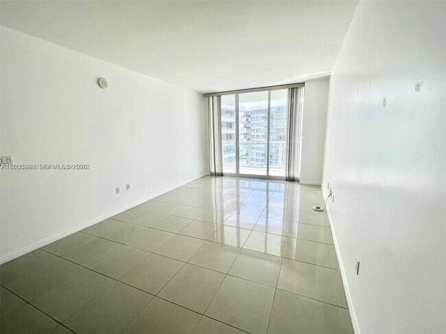 Building Photo - 218 SE 14th St