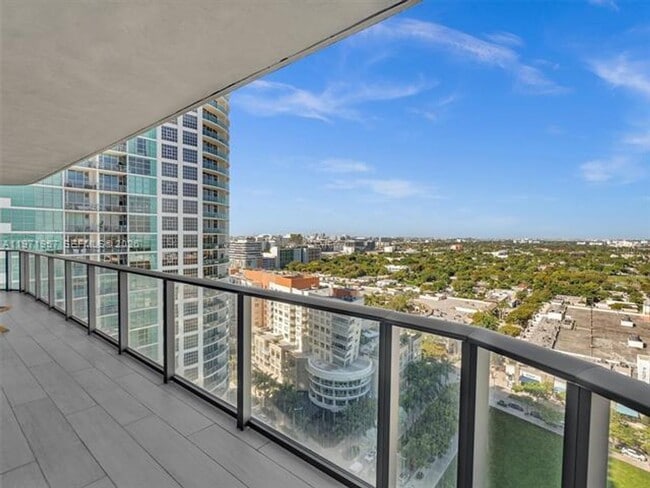 Building Photo - 121 NE 34th St