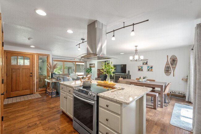Building Photo - Available NOW thru Dec. 15th, 2025   ***La...