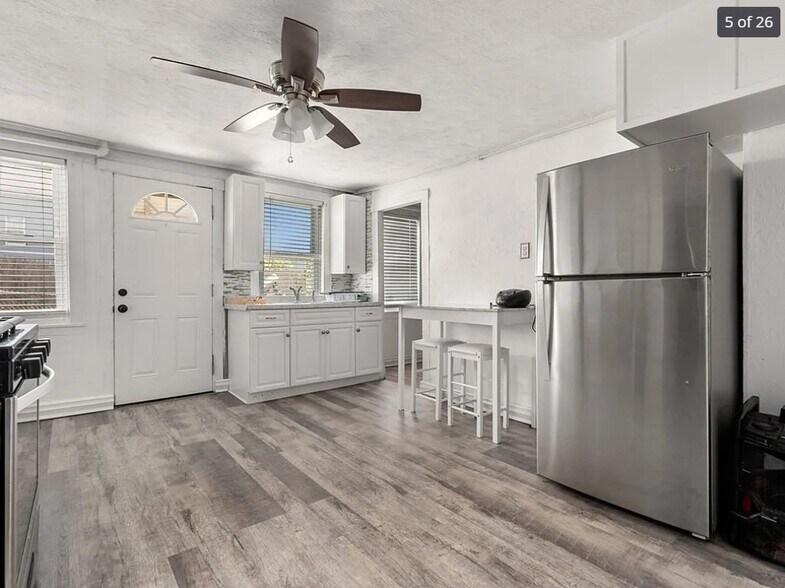 Building Photo - 173 School St