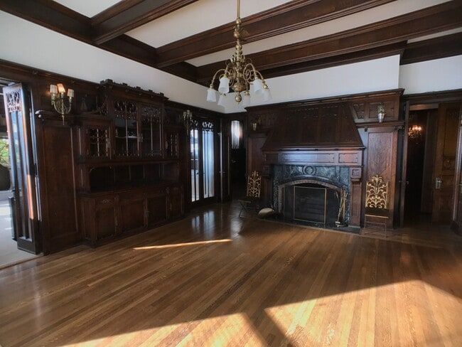 Building Photo - 2236 N Terrace Ave