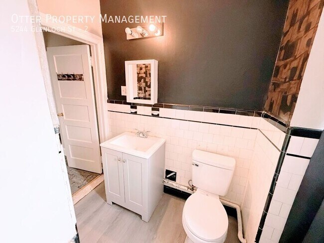 Building Photo - 5244 Glenloch St