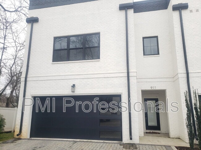 Building Photo - 227 S Bilbro Ave