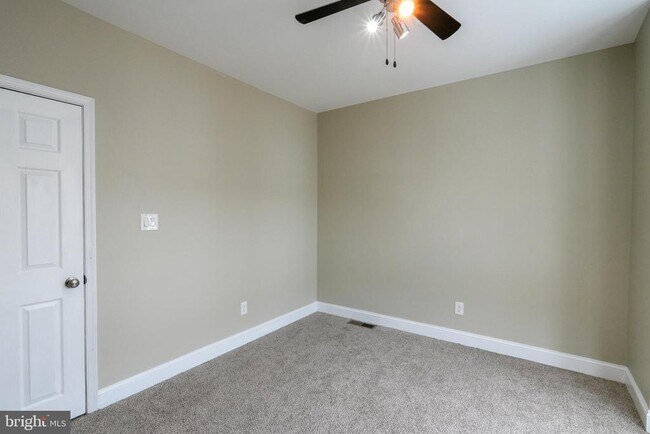 Building Photo - 137 Durfor St