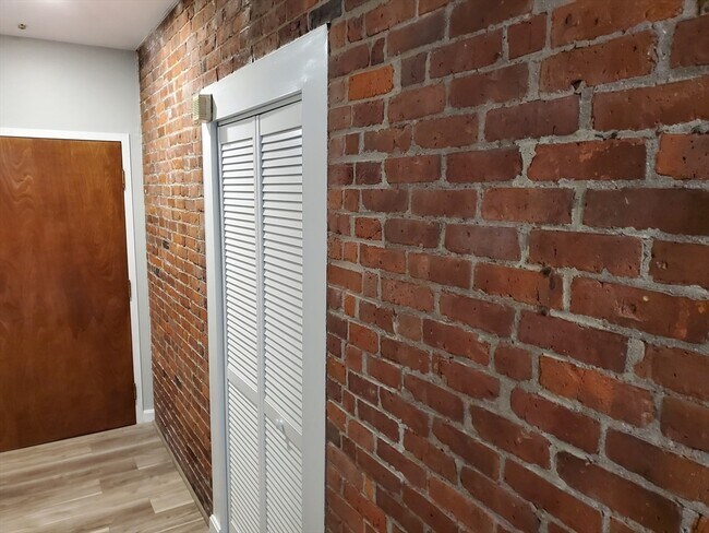 Building Photo - 33 Brainerd Rd