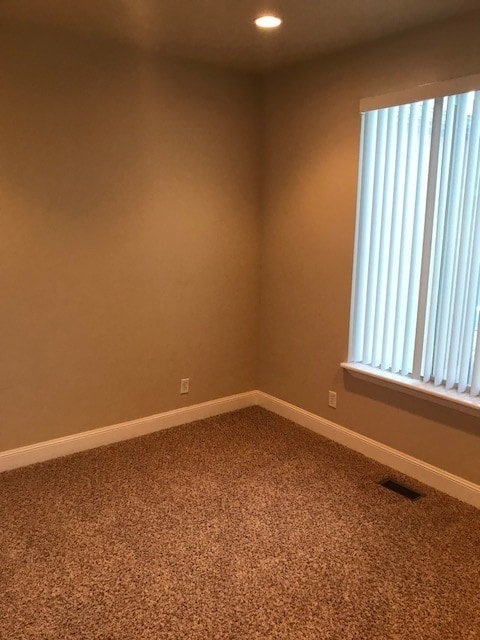 Building Photo - 6 Bd/3 Ba Single Family Home in West Haven