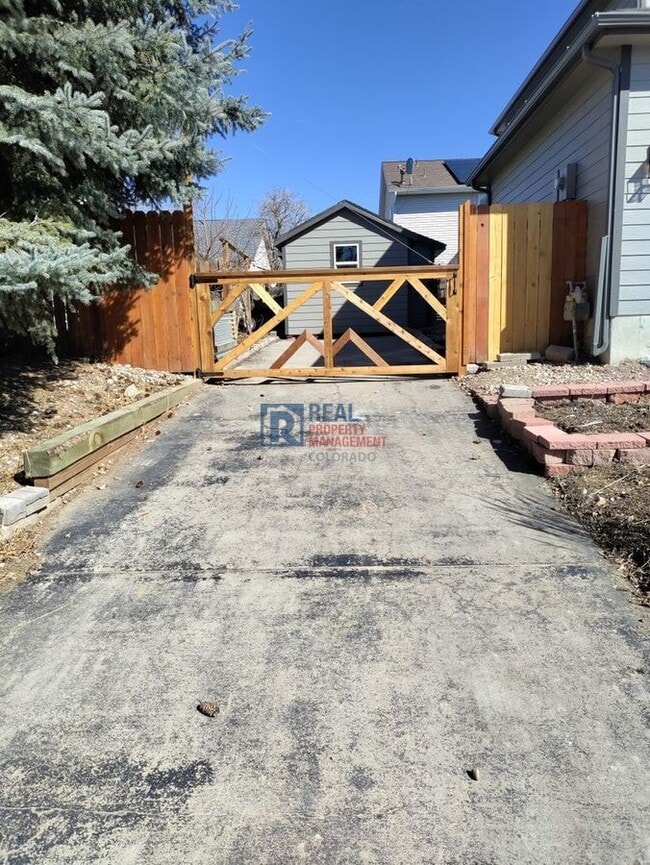 Building Photo - 502 Mallard Dr