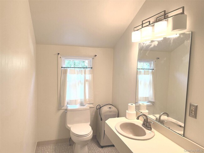 Building Photo - 14 Willow Bend