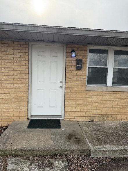 Building Photo - 1029 E Walnut St