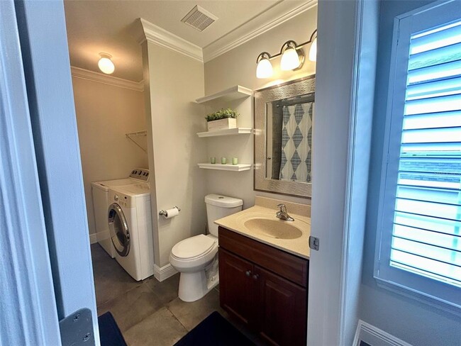 Building Photo - 5164 Dorwin Pl