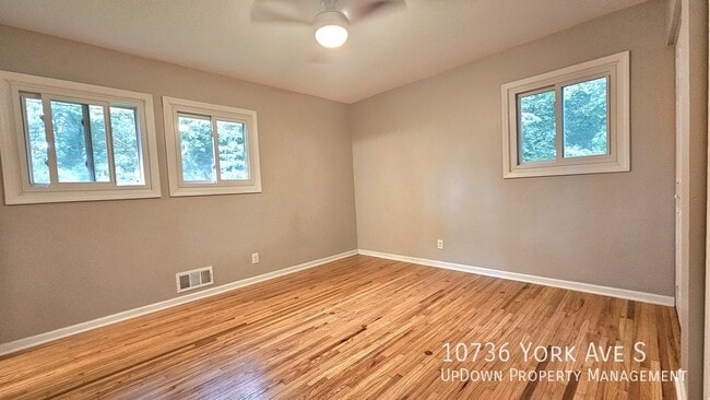 Building Photo - 10736 York Ave S