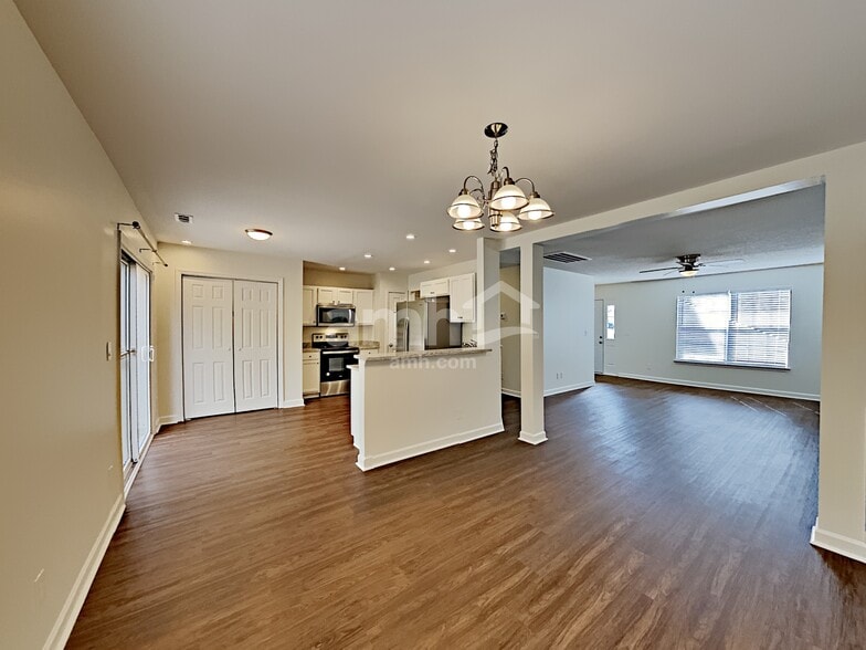 Building Photo - 900 Crowders Woods Dr