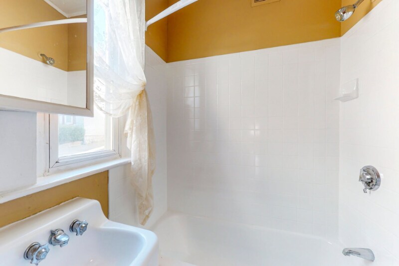 Building Photo - 42-42 Park St