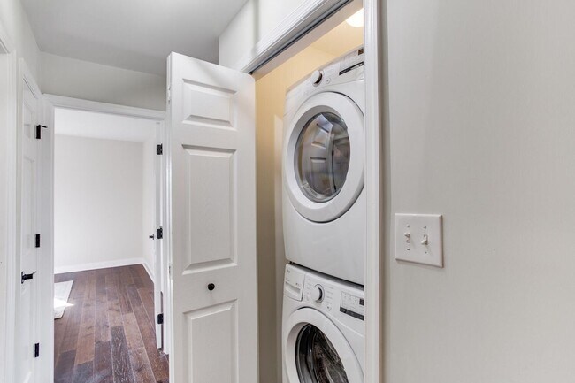Building Photo - Fabulously Renovated 4 Bedroom, 3.5 Bathroom Home In Close in Potomac!!